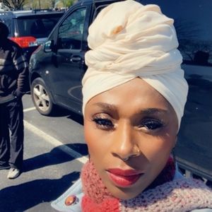 Meet your Posher, Sherlley